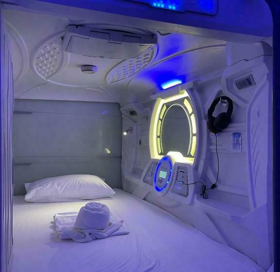 Capsule Hotel Bmax Spacepods Sleep In Space   4mins From Mactan Airport