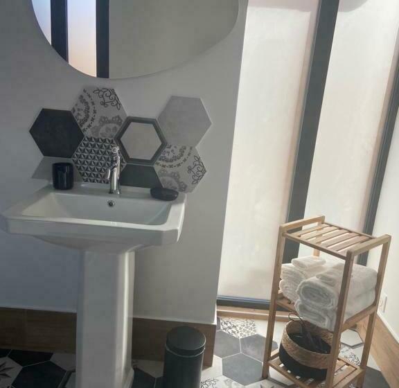 Отель Les Lodges Du Quereux