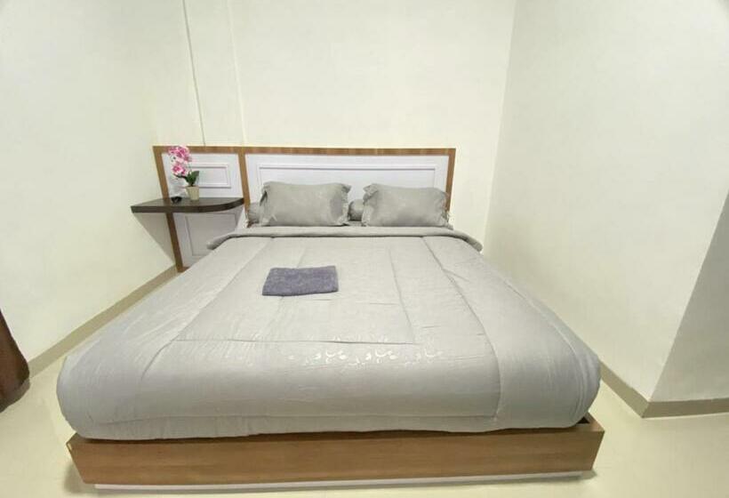 בית מלון כפרי Mj Guest House Pusat Kota Malili Mitra Reddoorz