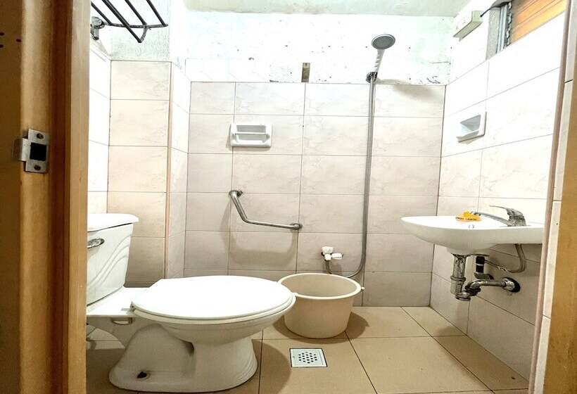 בית מלון כפרי Oyo 910 Sabaidee Suites