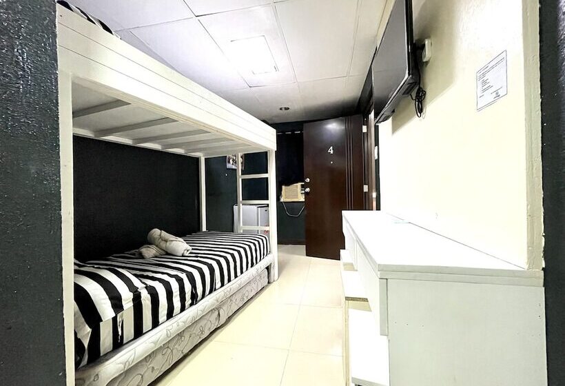 בית מלון כפרי Oyo 910 Sabaidee Suites