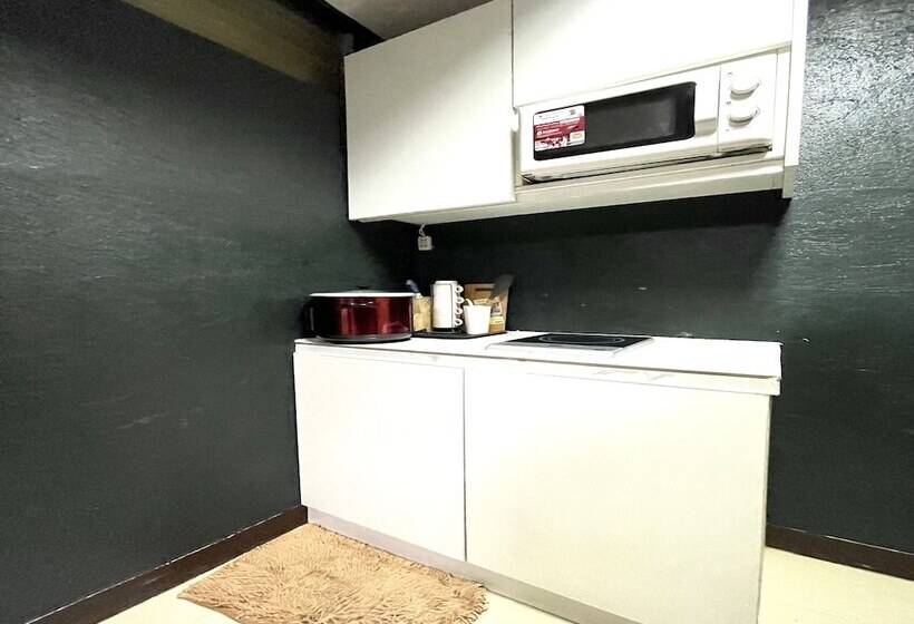 בית מלון כפרי Oyo 910 Sabaidee Suites