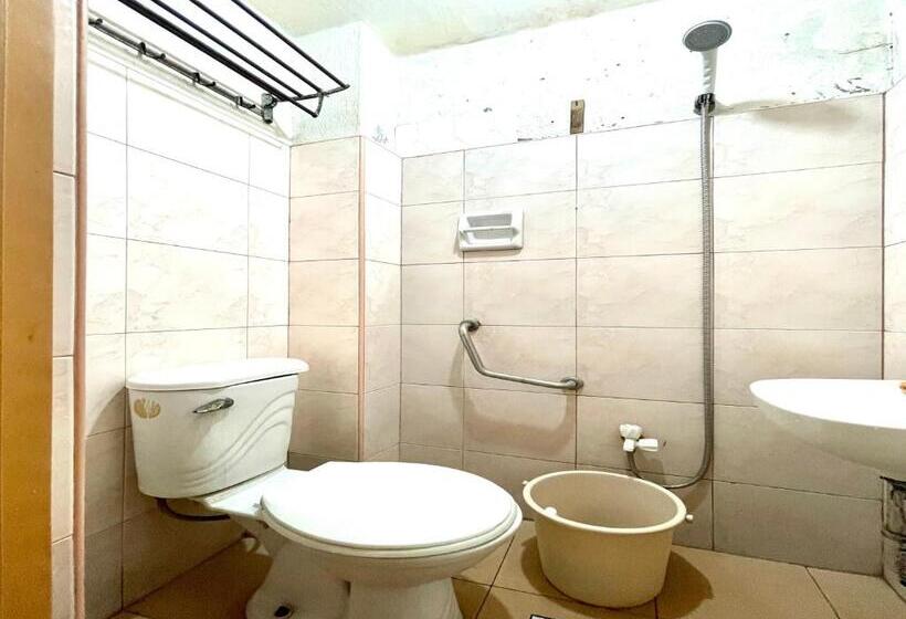 בית מלון כפרי Oyo 910 Sabaidee Suites