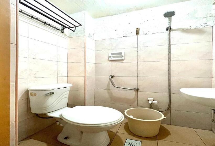 בית מלון כפרי Oyo 910 Sabaidee Suites