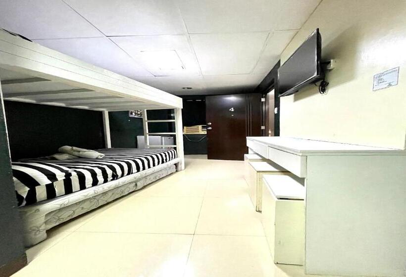 בית מלון כפרי Oyo 910 Sabaidee Suites