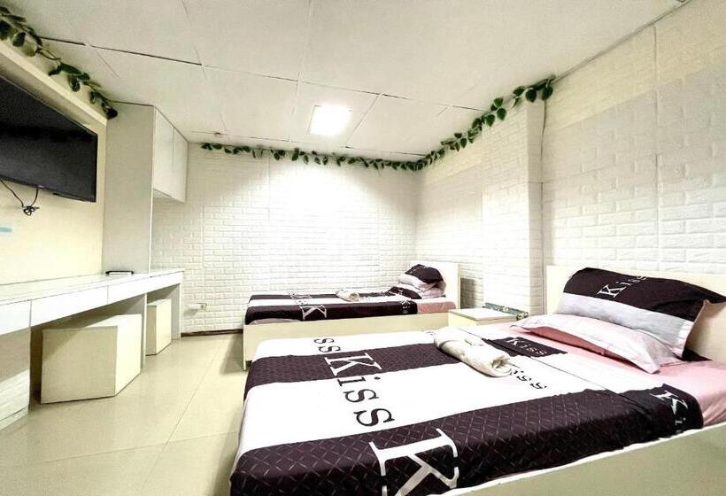 בית מלון כפרי Oyo 910 Sabaidee Suites