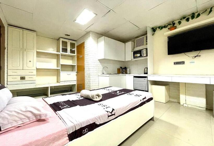 בית מלון כפרי Oyo 910 Sabaidee Suites