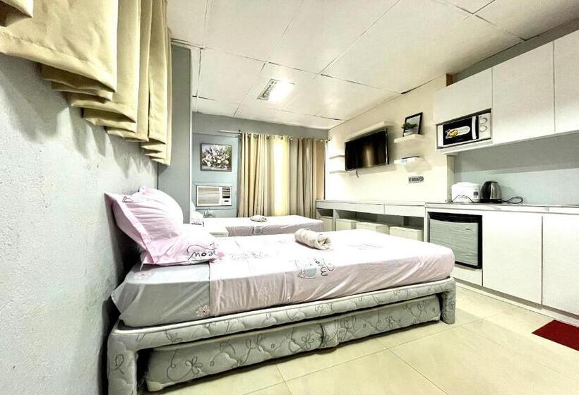 בית מלון כפרי Oyo 910 Sabaidee Suites