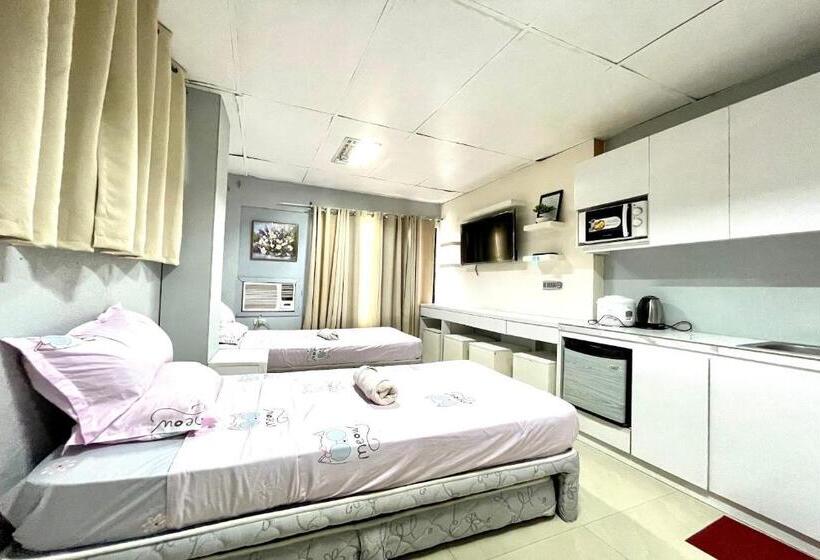 בית מלון כפרי Oyo 910 Sabaidee Suites