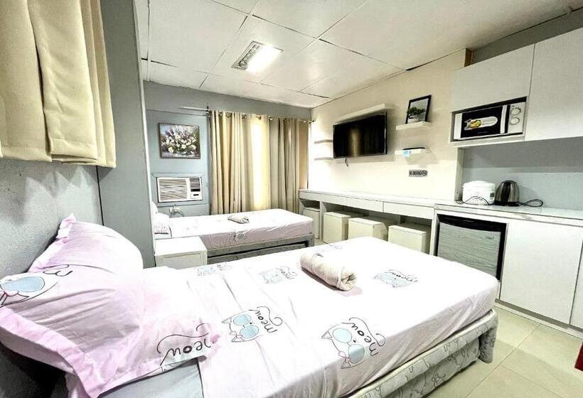 בית מלון כפרי Oyo 910 Sabaidee Suites