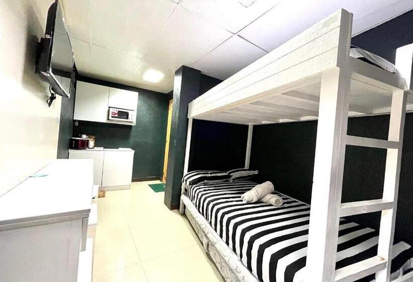 בית מלון כפרי Oyo 910 Sabaidee Suites