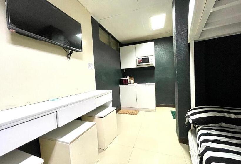 בית מלון כפרי Oyo 910 Sabaidee Suites