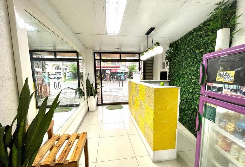 בית מלון כפרי Oyo 910 Sabaidee Suites