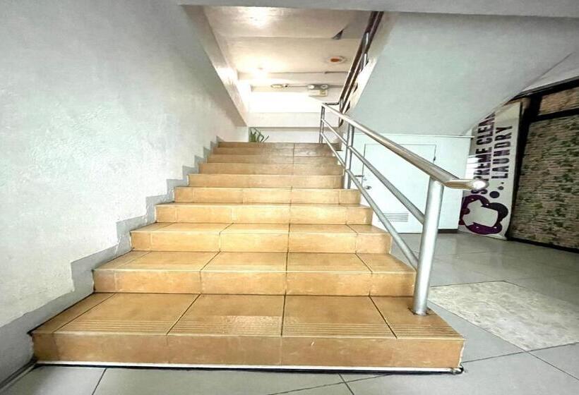 בית מלון כפרי Oyo 910 Sabaidee Suites