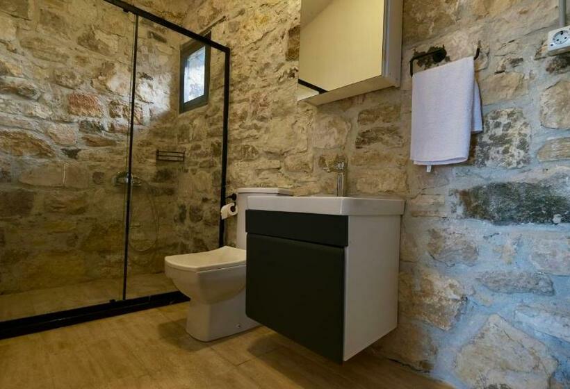 Отель Ri̇de And Stay