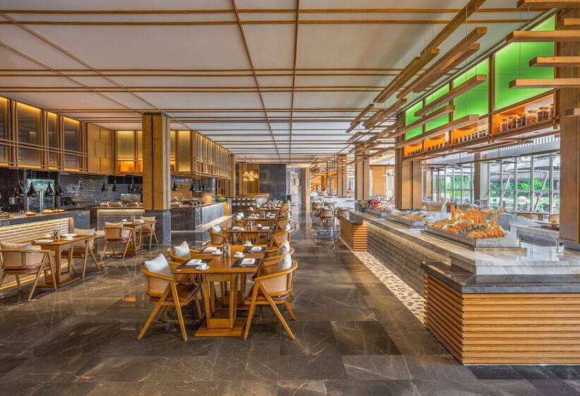 Отель Sheraton Maoming Hot Spring Resort