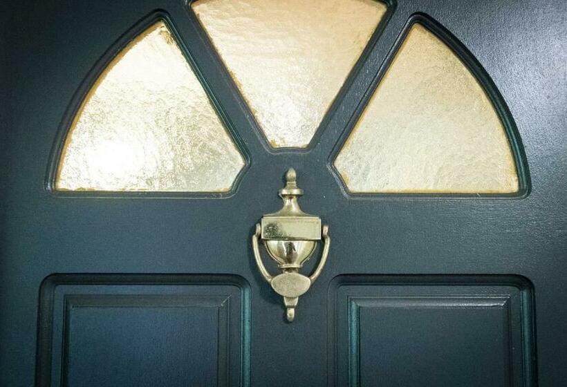 בית מלון כפרי Tatbern Park Cottage Wallalong