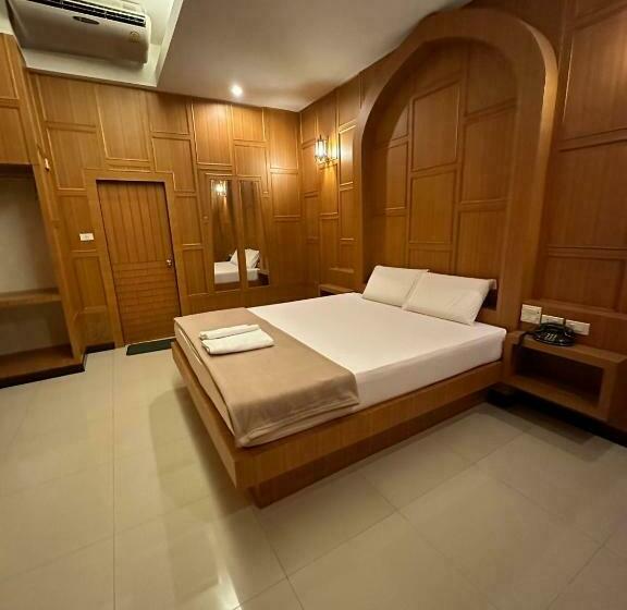 فندق على الطريق Hiend Sriracha Resort &