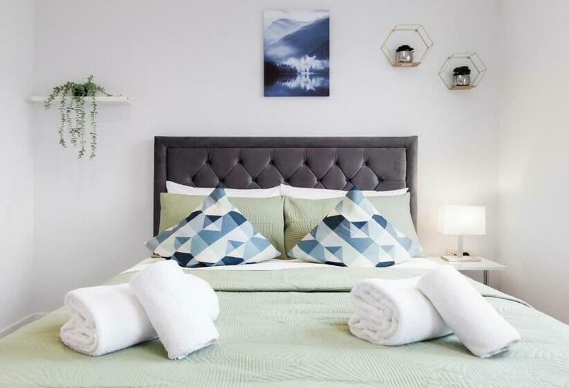 Пансион Crystal Palace Suites
