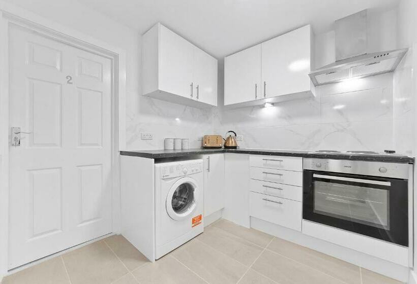 ペンション Crystal Palace Suites