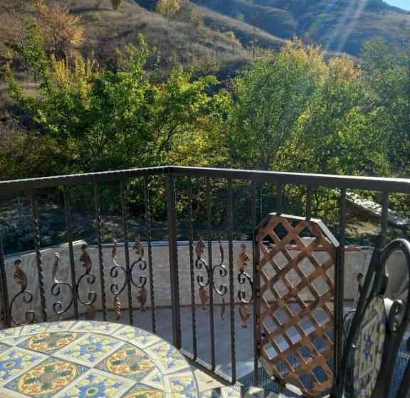 펜션 Florena House