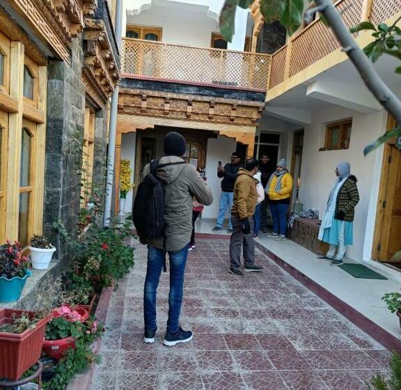 펜션 Himalayan Regal House
