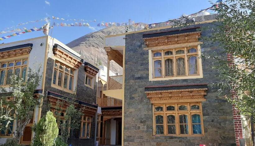 بنسيون Himalayan Regal House