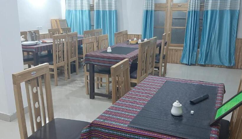 بنسيون Himalayan Regal House