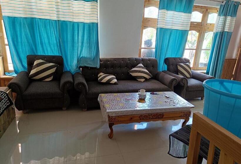 بنسيون Himalayan Regal House