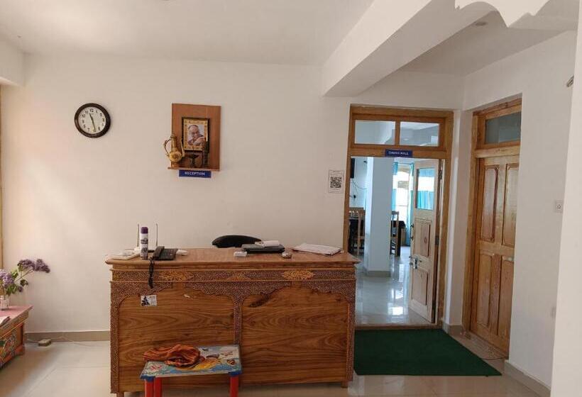 بنسيون Himalayan Regal House