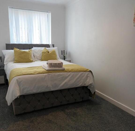 Пансион Luxurious 4 Bed Adorable House In Willington