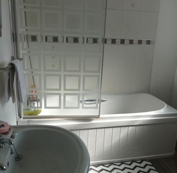 Пансион Luxurious 4 Bed Adorable House In Willington