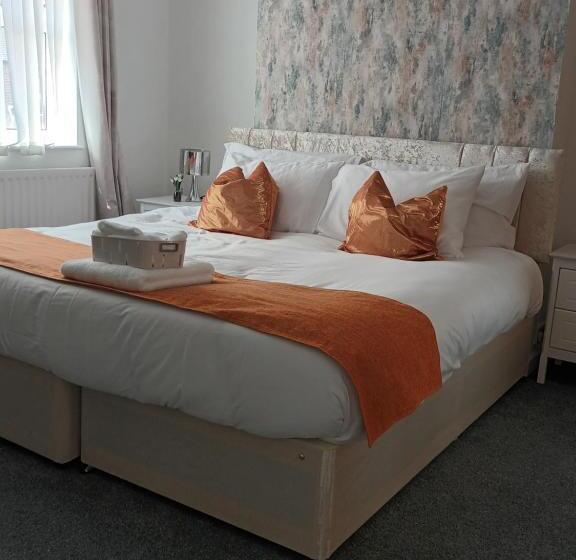 Пансион Luxurious 4 Bed Adorable House In Willington