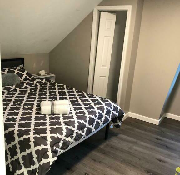 بنسيون Shy’s Place Abington