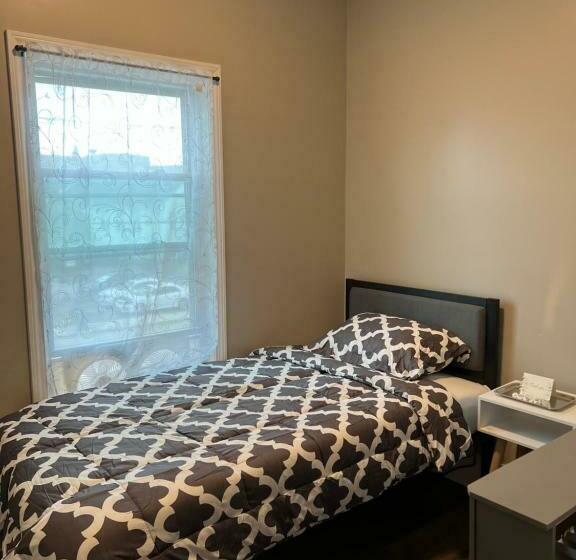 بنسيون Shy’s Place Abington