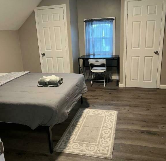 بنسيون Shy’s Place Abington