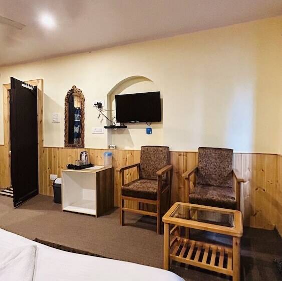 بنسيون The Iceland Hotel Srinagar