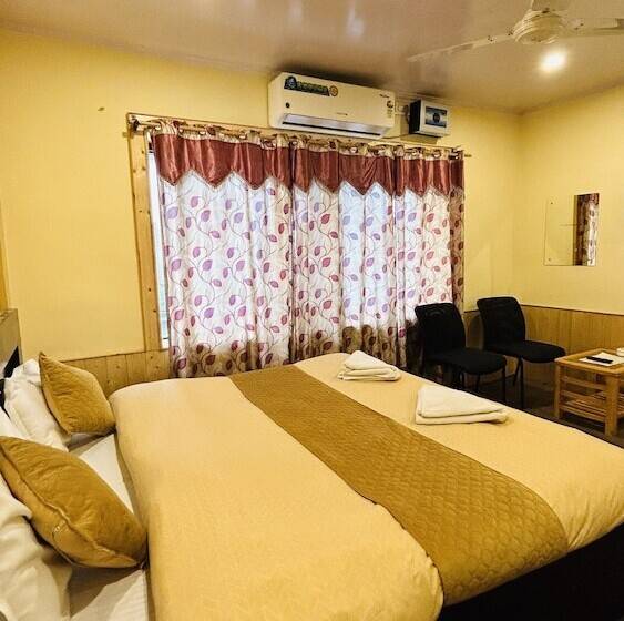 بنسيون The Iceland Hotel Srinagar