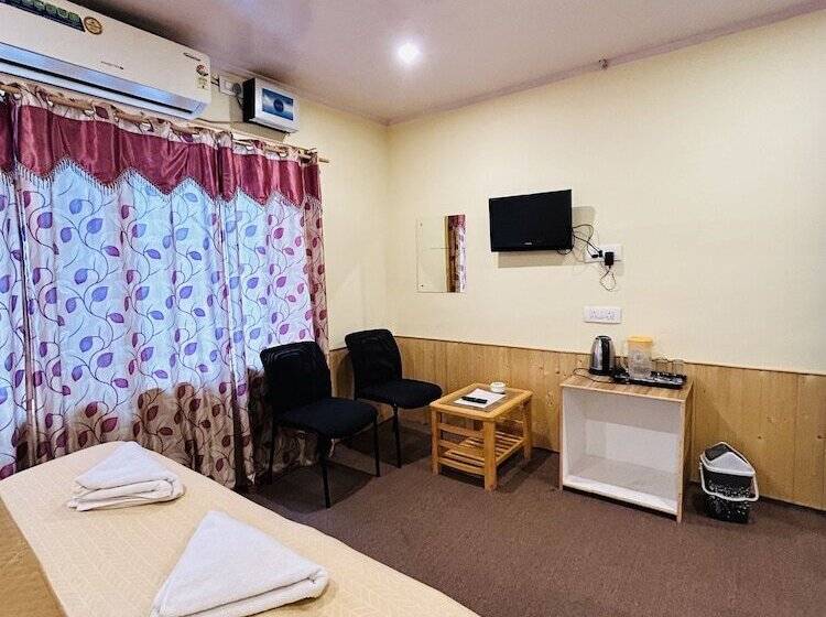 بنسيون The Iceland Hotel Srinagar