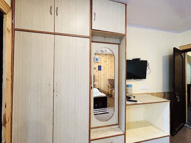 بنسيون The Iceland Hotel Srinagar