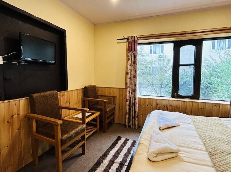 بنسيون The Iceland Hotel Srinagar