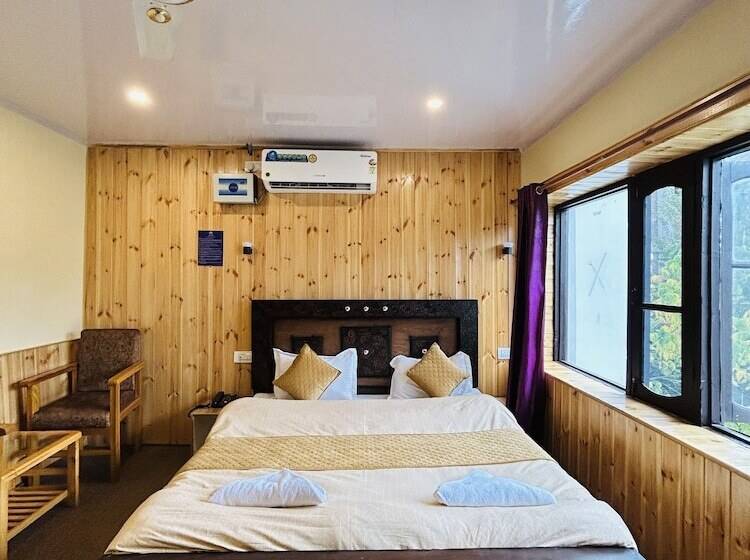 بنسيون The Iceland Hotel Srinagar