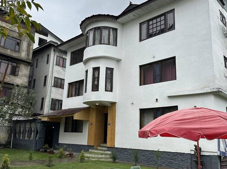 بنسيون The Iceland Hotel Srinagar