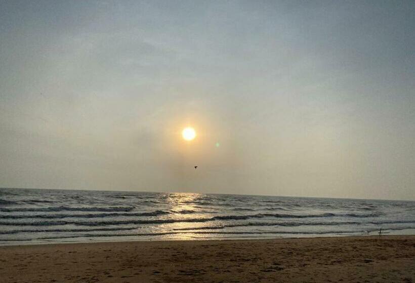 פנסיון The Sunrise Beach Cafe And Guesthouse