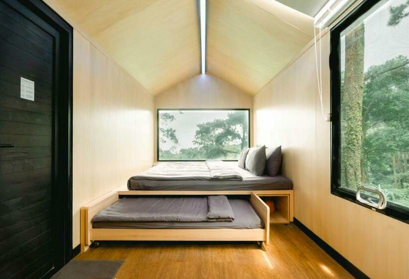リゾートホテル Bobocabin Pacet, Mojokerto
