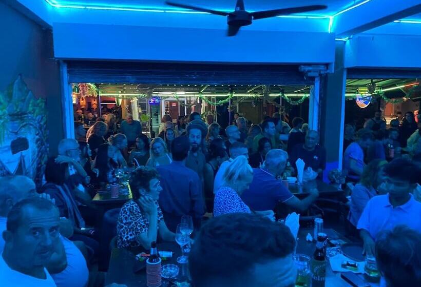 Holiday Phangan   Hostel & Bar