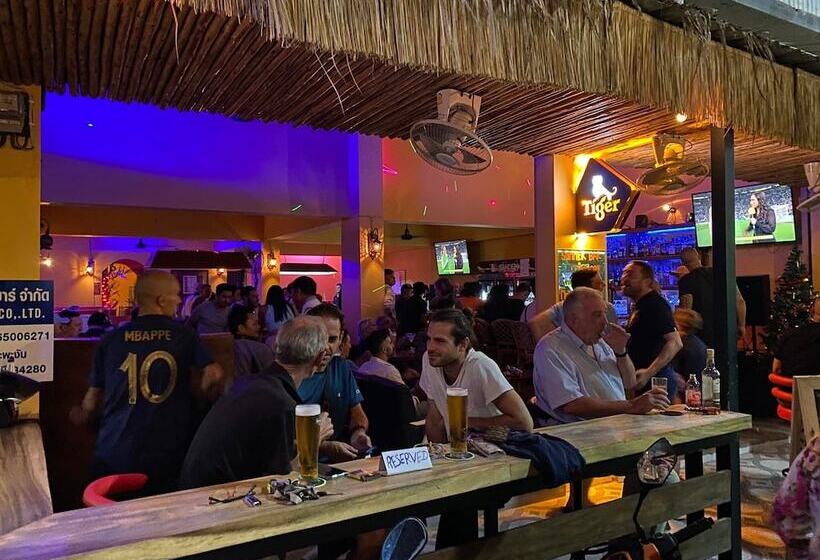 Holiday Phangan   Hostel & Bar