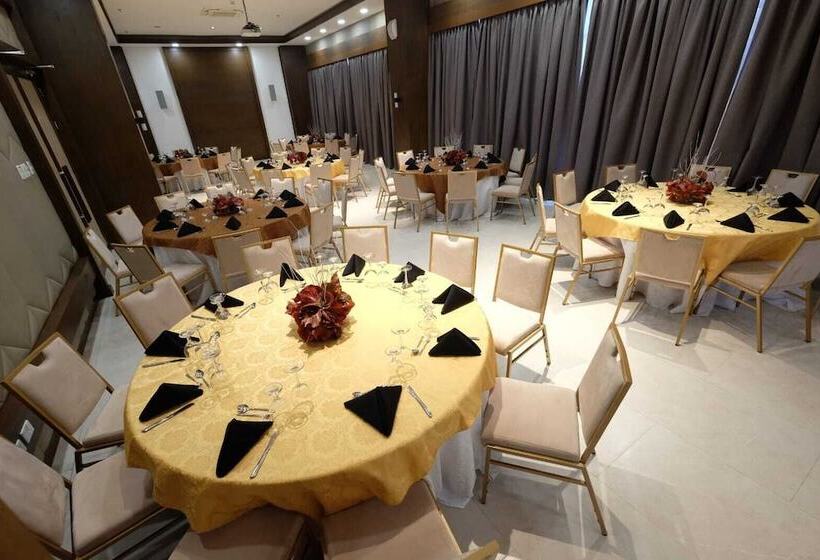 호텔 Cebu One Tectona Resort