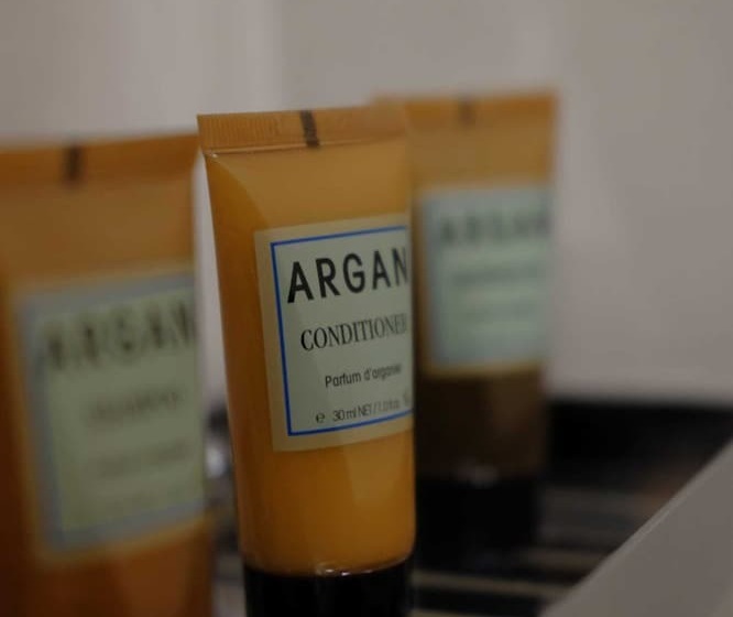 호텔 Cebu One Tectona Resort