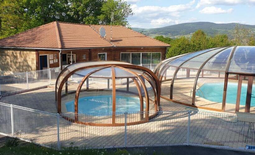 모텔 Les Chalets De La Margeride